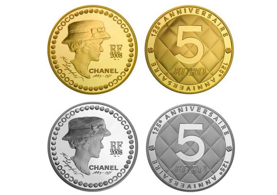 The 5 Euro coin was chosen as it is a good match with the Chanel No