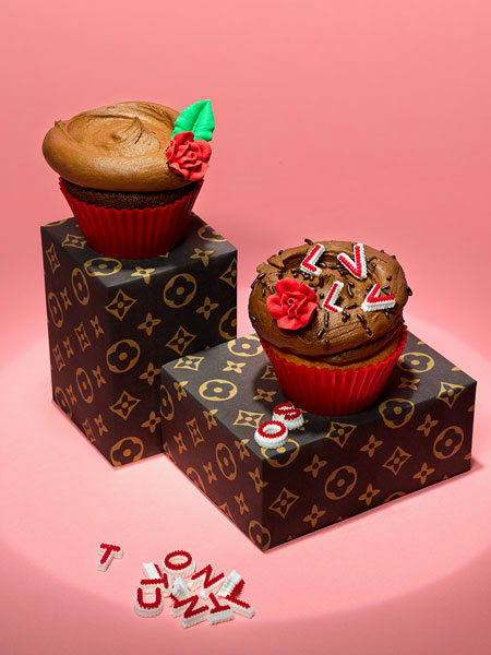 Louis Vuitton Red White Supreme Wrap Edible Cake Toppers – Ediblecakeimage