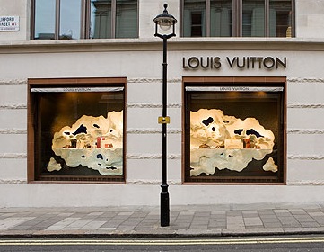 LOUIS VUITTON DECORATES CHRISTMAS with THIER ITEMS Editorial Photo