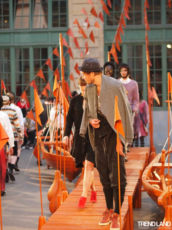 henrik-vibskov-ss-2011-paris-runway-8