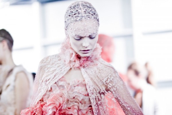 alexander-mcqueen-ss2012-backstage-10
