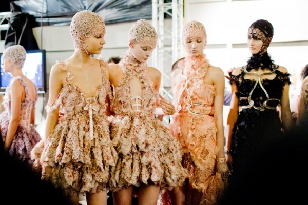 alexander-mcqueen-ss2012-backstage-17