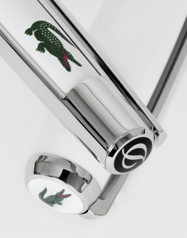 _LACOSTE_ET_MAISONS_FRANCAISES_ _Details_stylos_Elysee_et_Defi_Crocodile_Lacoste_sous_laque_par_S_T_DUPONT