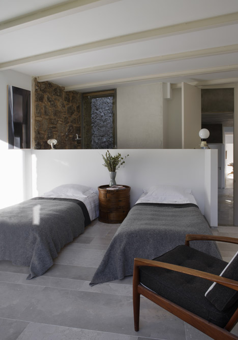 Off Grid Home in Extremadura by Abaton_