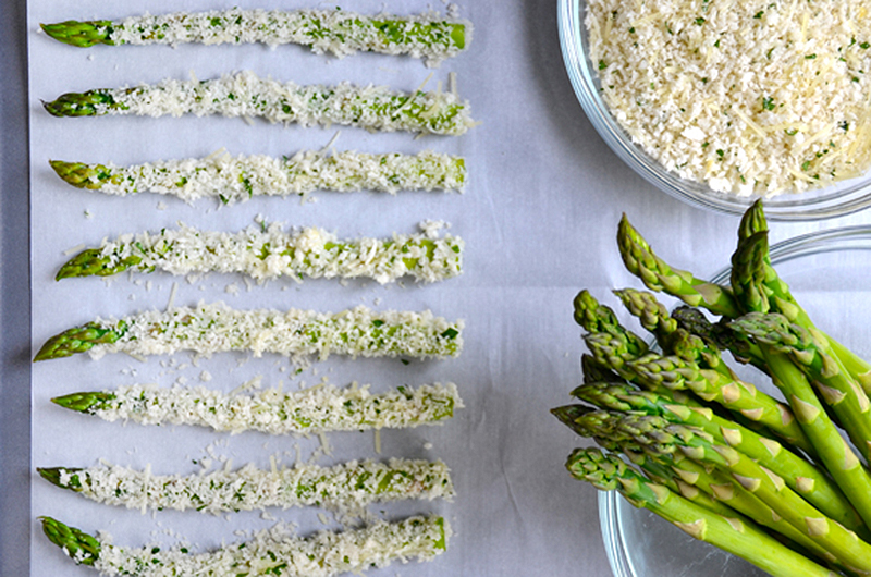 BAKED ASPARAGUS FRIES WITH ROASTED GARLIC AIOLI