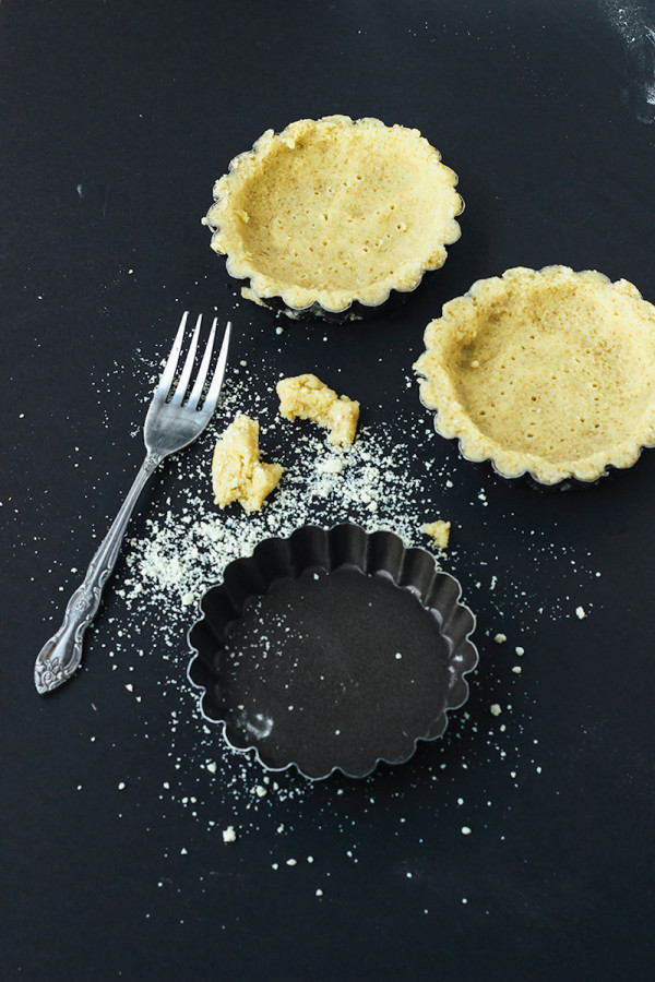 Mango Lassi Greek Yogurt Tarts with Almond Crust