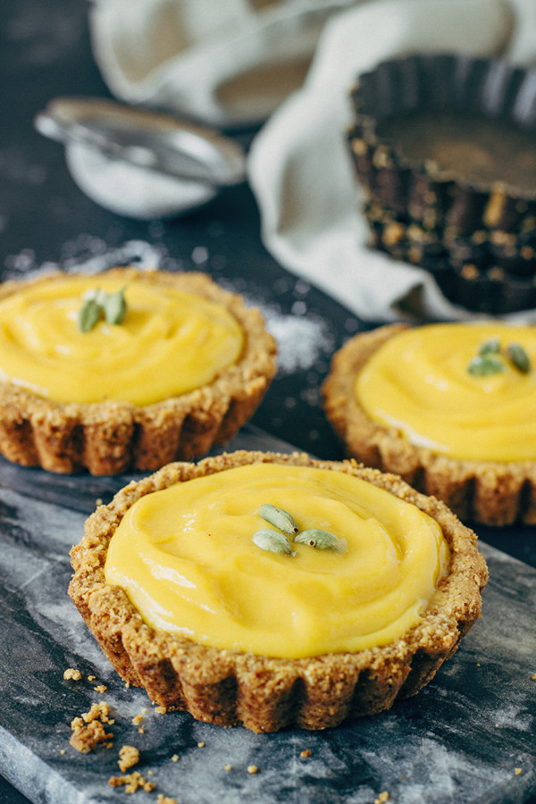 Mango Lassi Greek Yogurt Tarts with Almond Crust