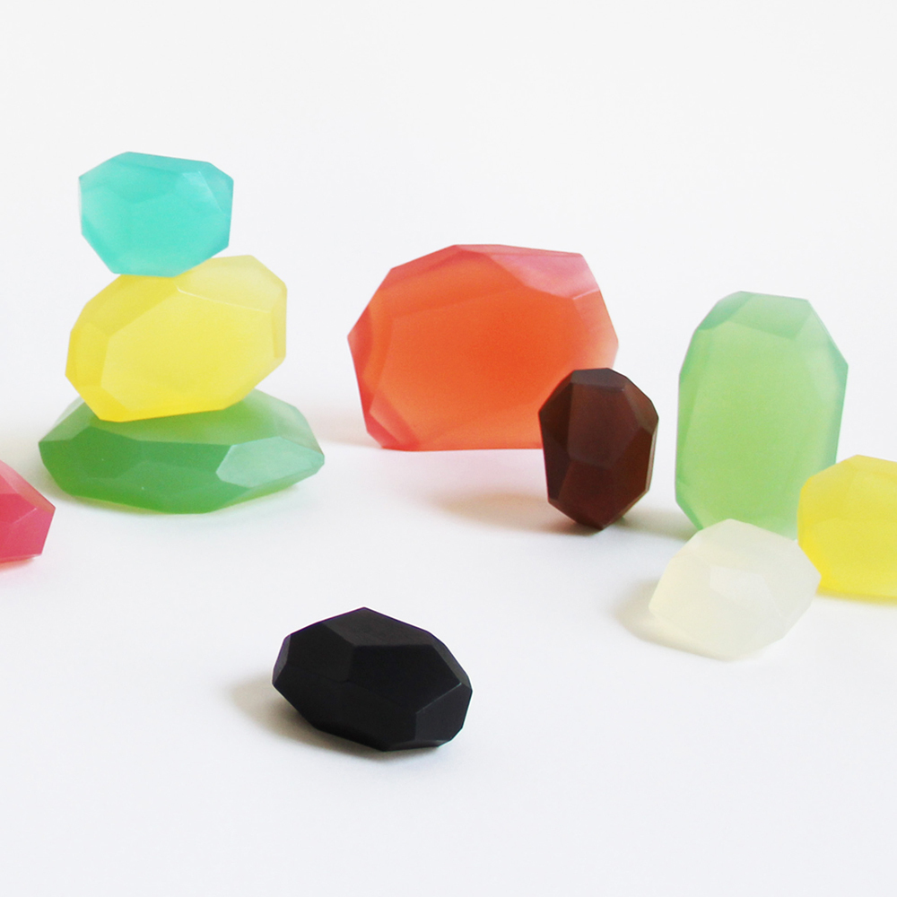 PELLE_sopa stones
