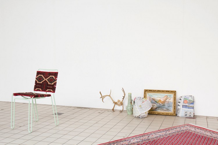A Belgian Village De Invasie Axelle Vertommen Stuhl