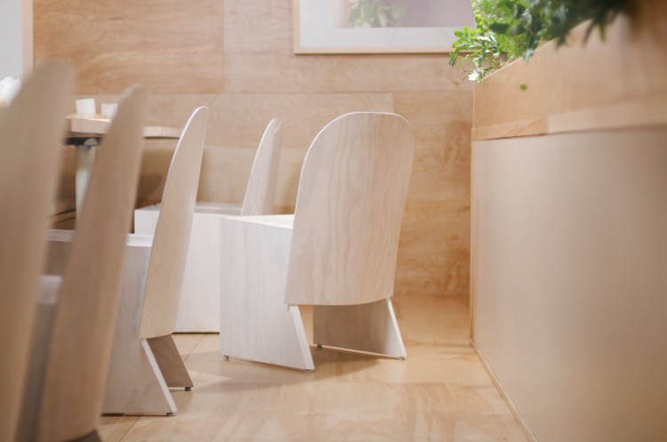 knauf brown chair