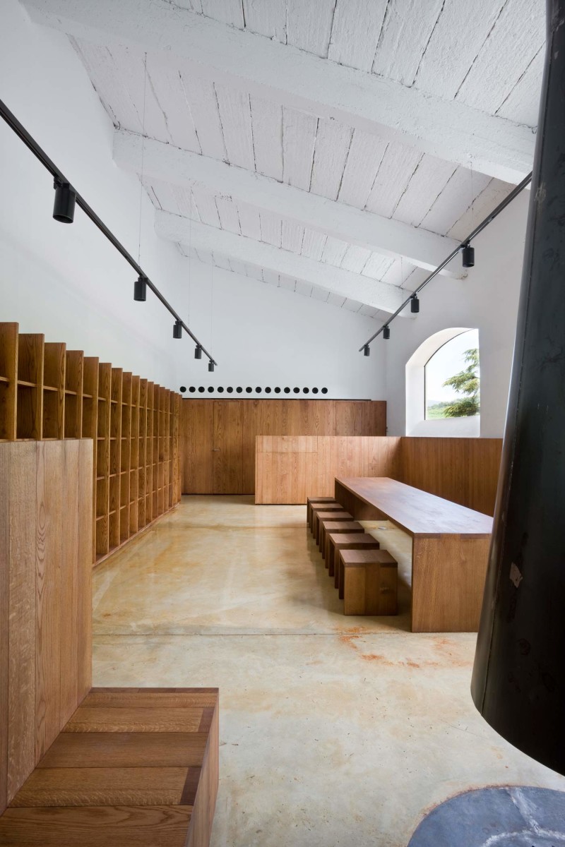 Tabuenca and Leache Arquitectos wine cellar