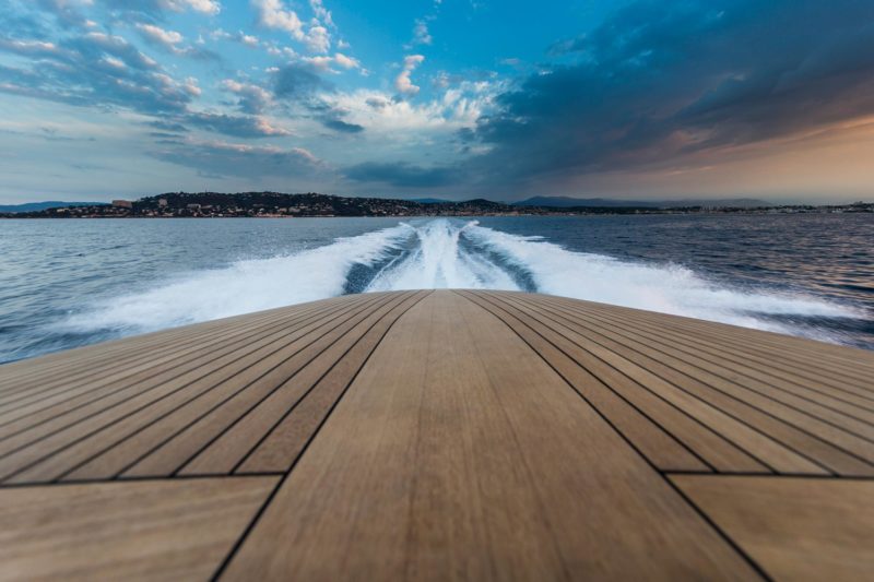 aston martin powerboat