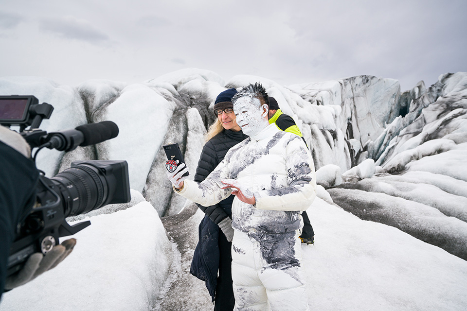 moncler liu bolin annie leibovitz fw campaign