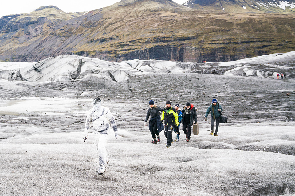 moncler liu bolin annie leibovitz fw campaign