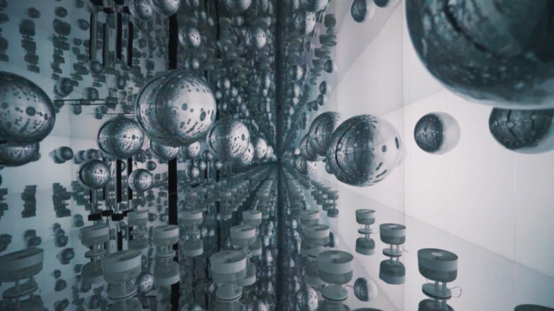 Floating Mirror Balloons at Reborn Art Festival_