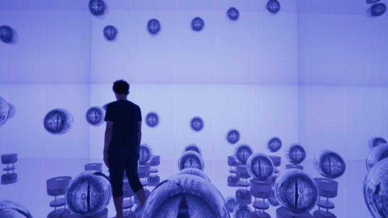 Floating Mirror Balloons at Reborn Art Festival_
