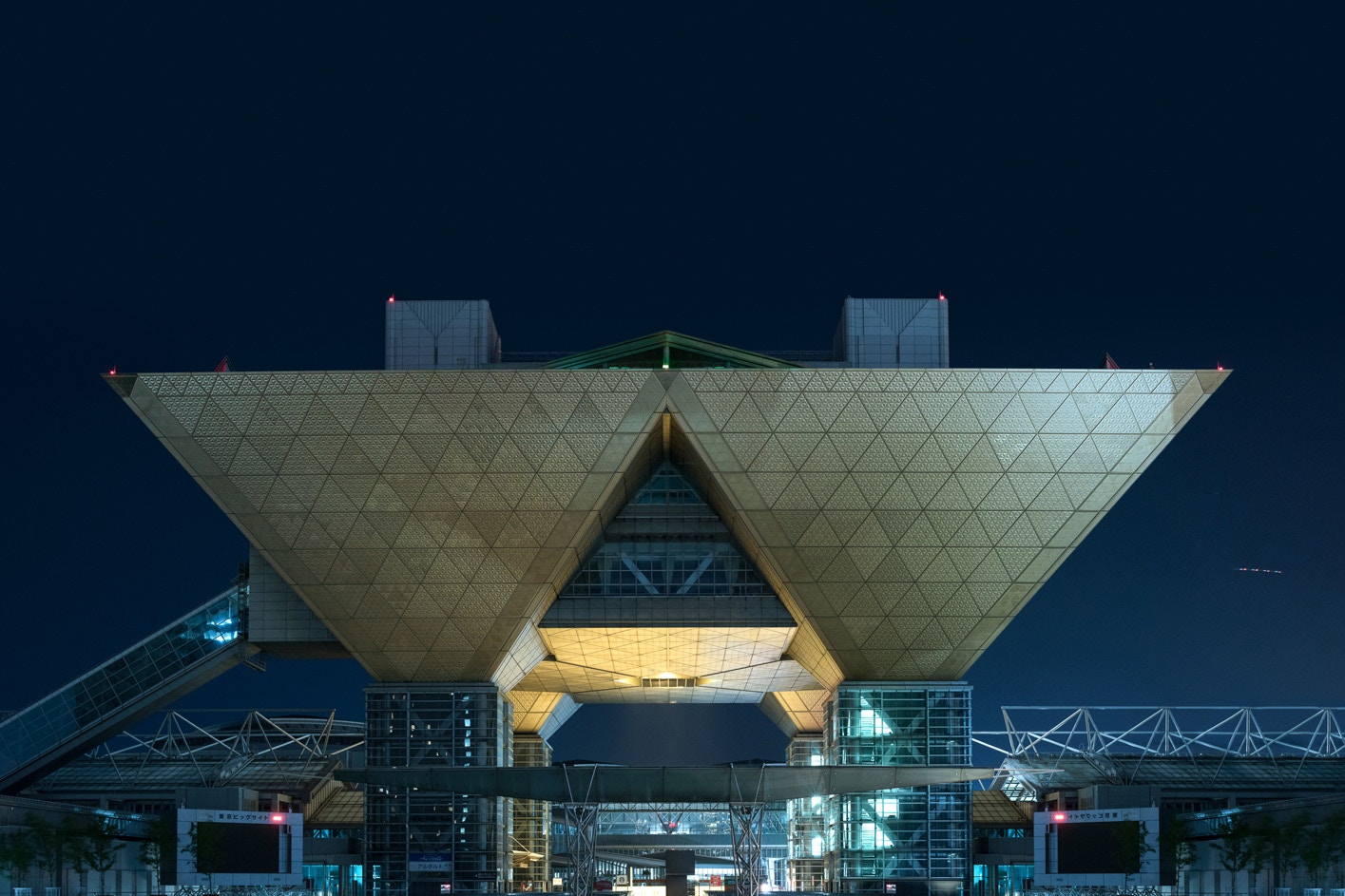 futuristic tokyo tom blachford