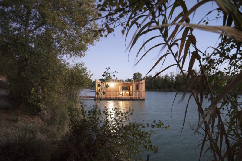 floating cabins of the cabanes des grands cepages avignon