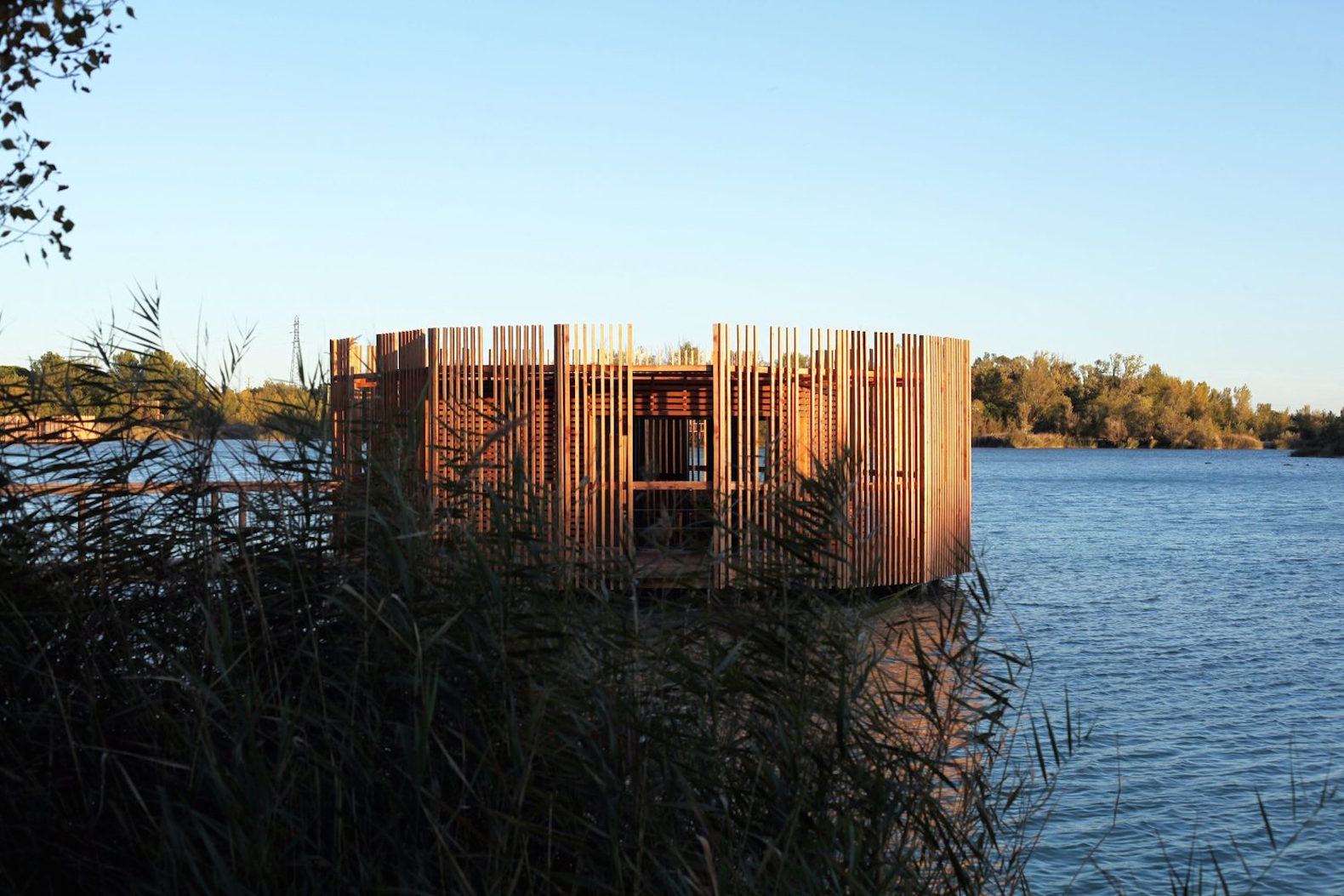 floating cabins of the cabanes des grands cepages avignon