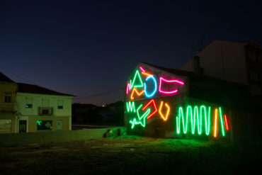 spidertag neon art installation