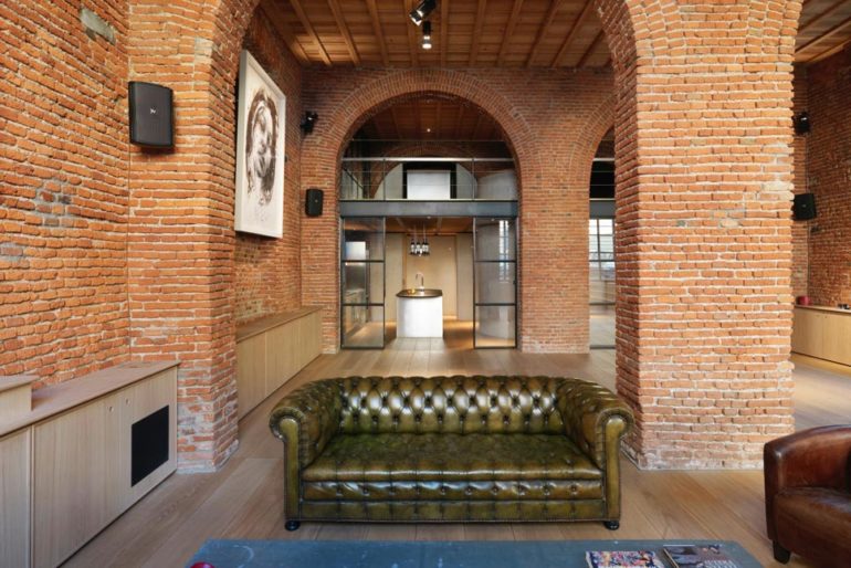 a garage reconversion into loft milan_