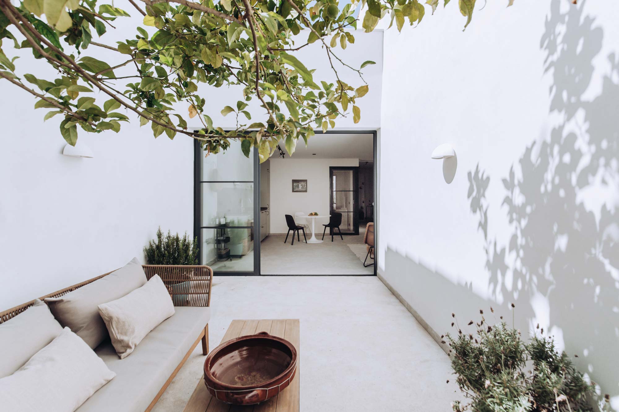 A mix of Scandinavian and Mediterranean aesthetics in a holiday home by PMA studio [DRAFT]