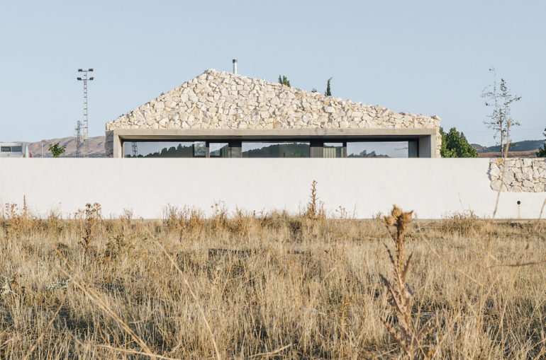 Raw Calixto Stone House [Spain]