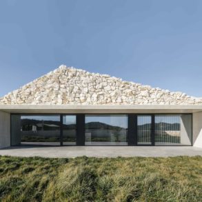 Raw Calixto Stone House [Spain] – ready