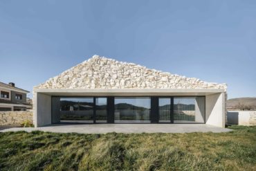 Raw Calixto Stone House [Spain] – ready