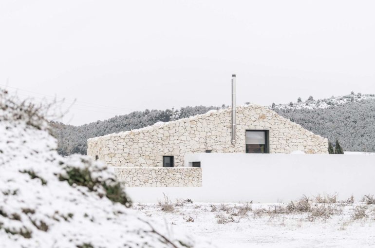 Raw Calixto Stone House [Spain] – ready