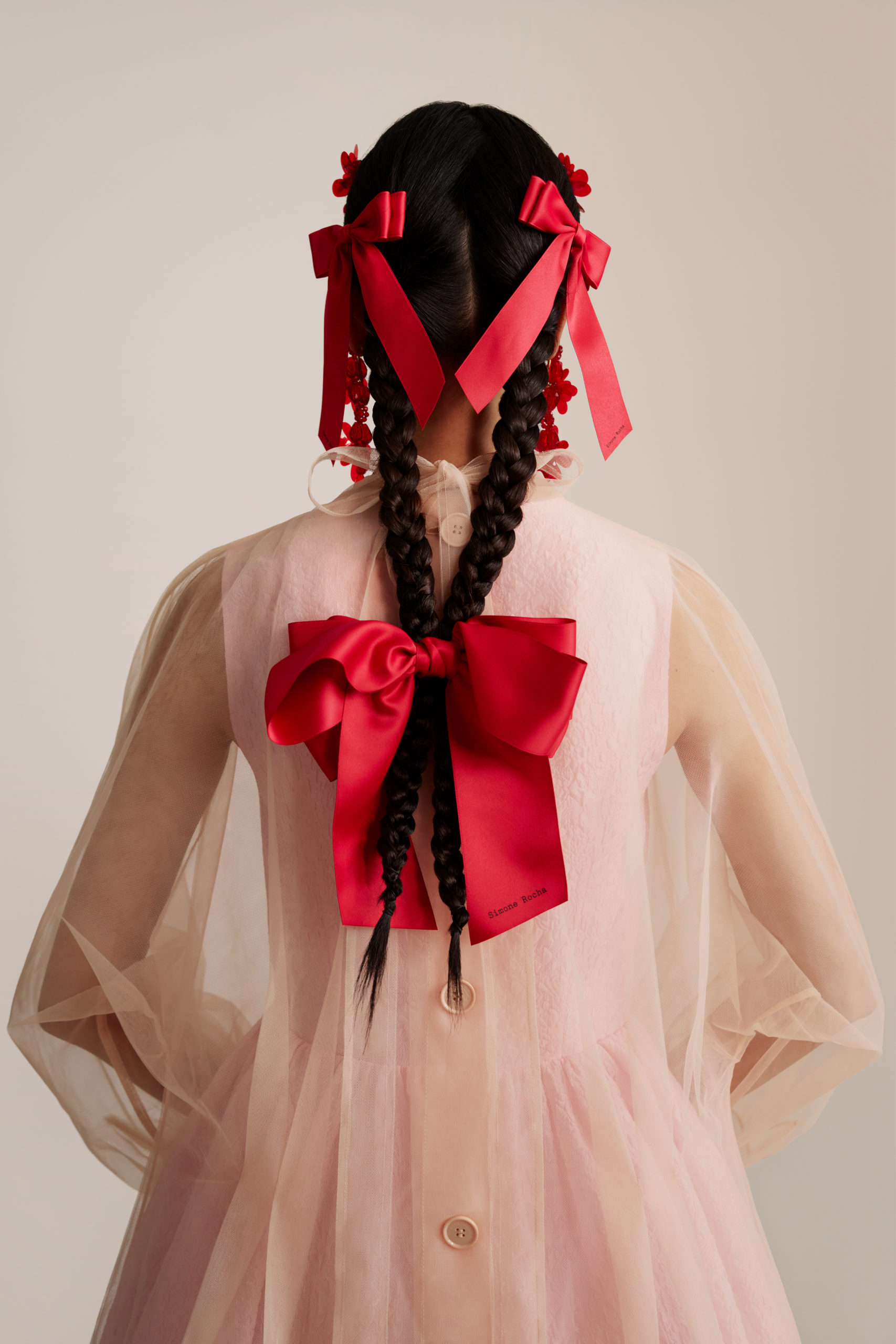 6091 pearl 0.67 photo album 1000x1500 lb 300 7 Introducing Simone Rocha’s Whimsical H&M Collaboration