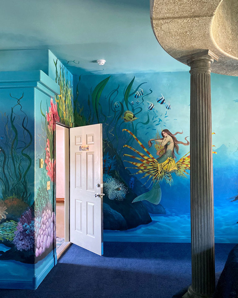 Exploring America’s Kitsch Fantasy Hotels