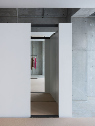 AURALEE combines clean silhouettes with high-quality fabrics
