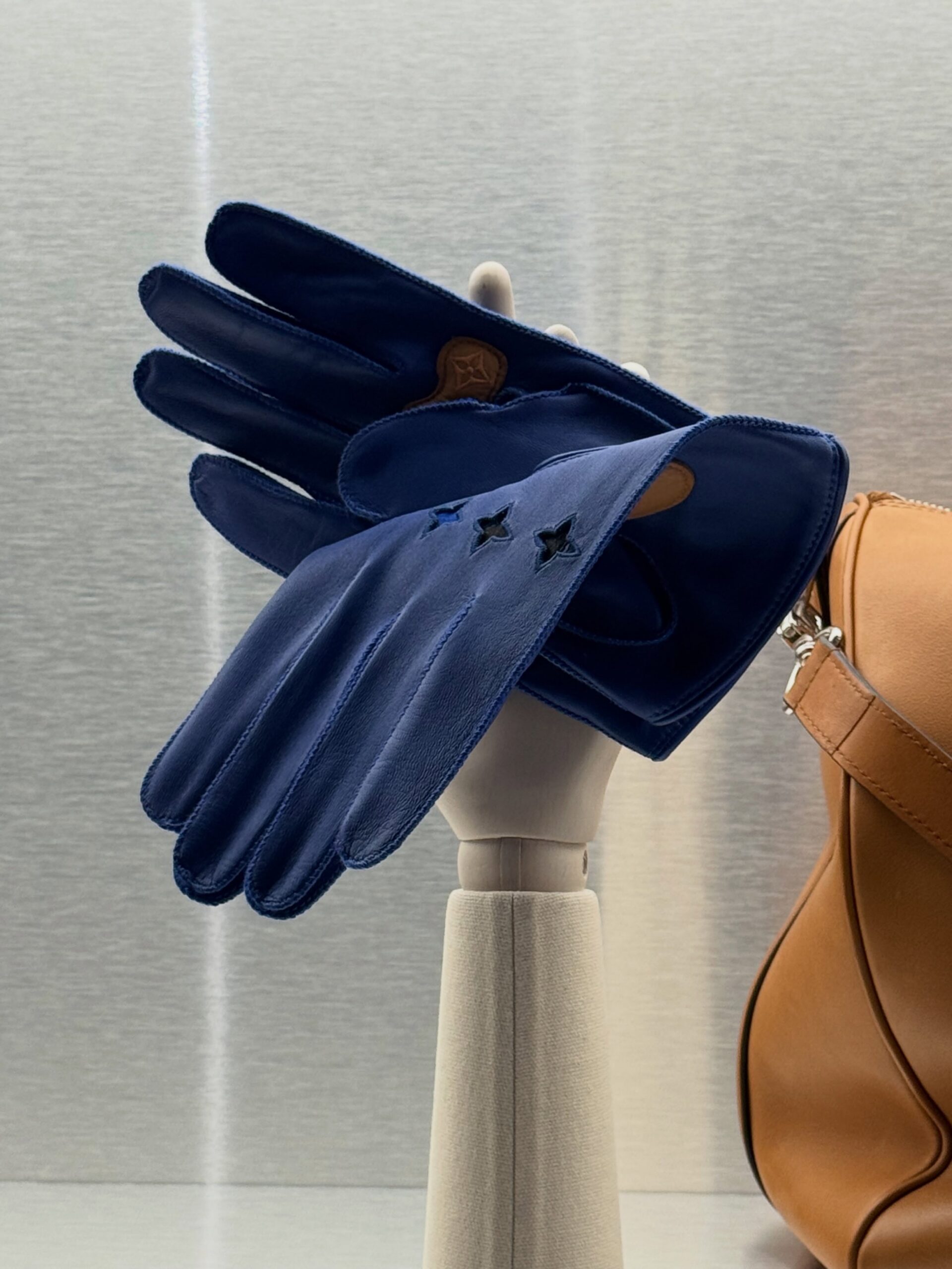 Blue leather Louis Vuitton driving gloves with cutouts